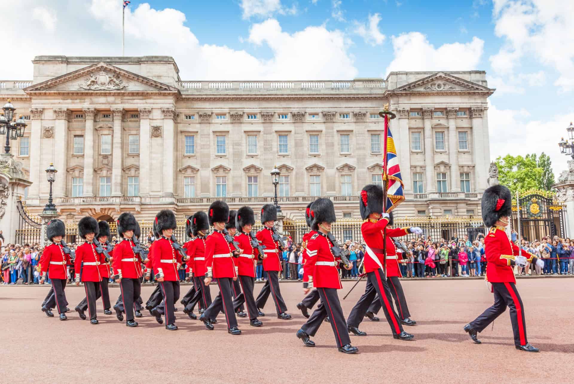 releve de la garde devant buckingham palace