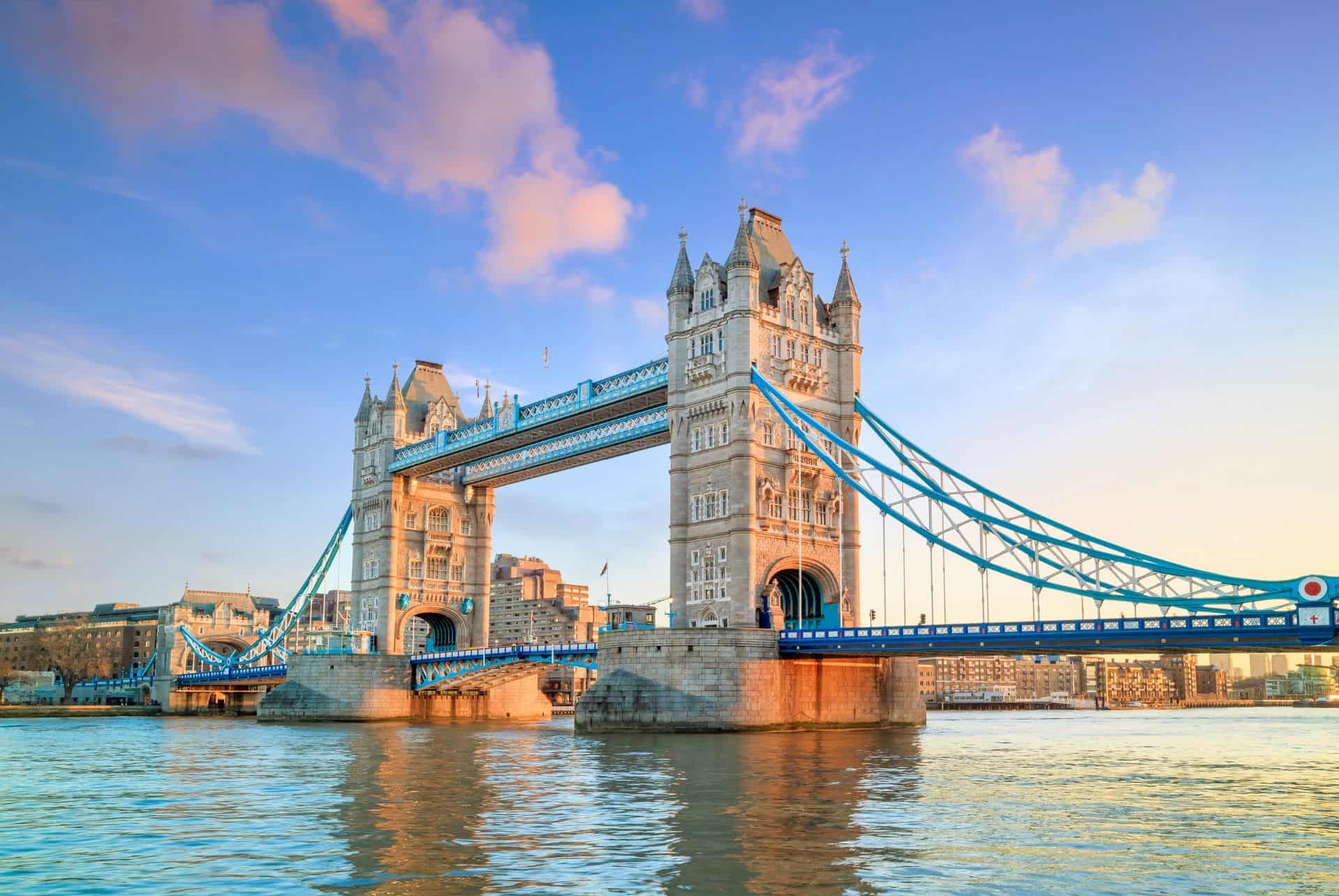 tower bridge les monuments historiques de londres