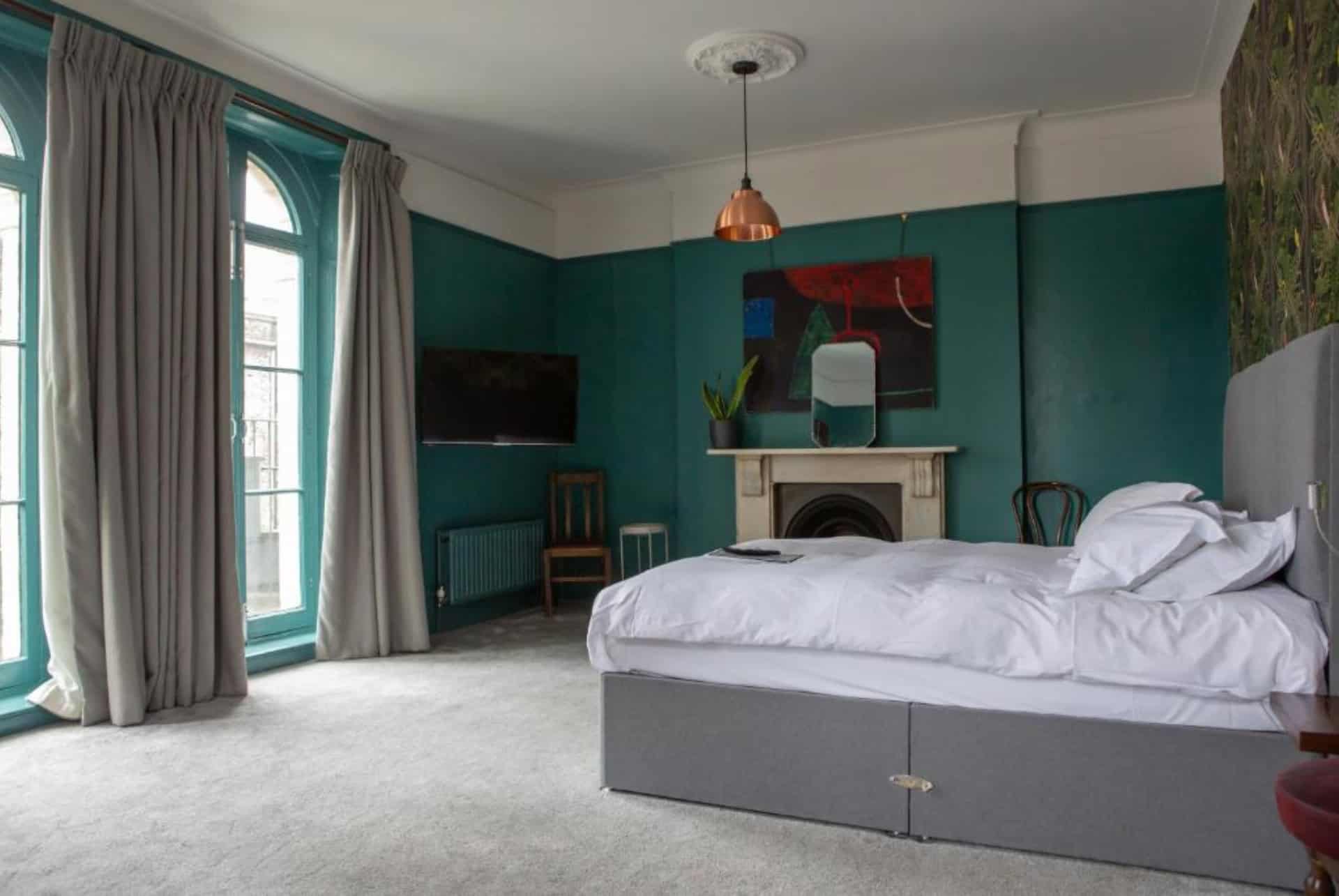 the crown rooms