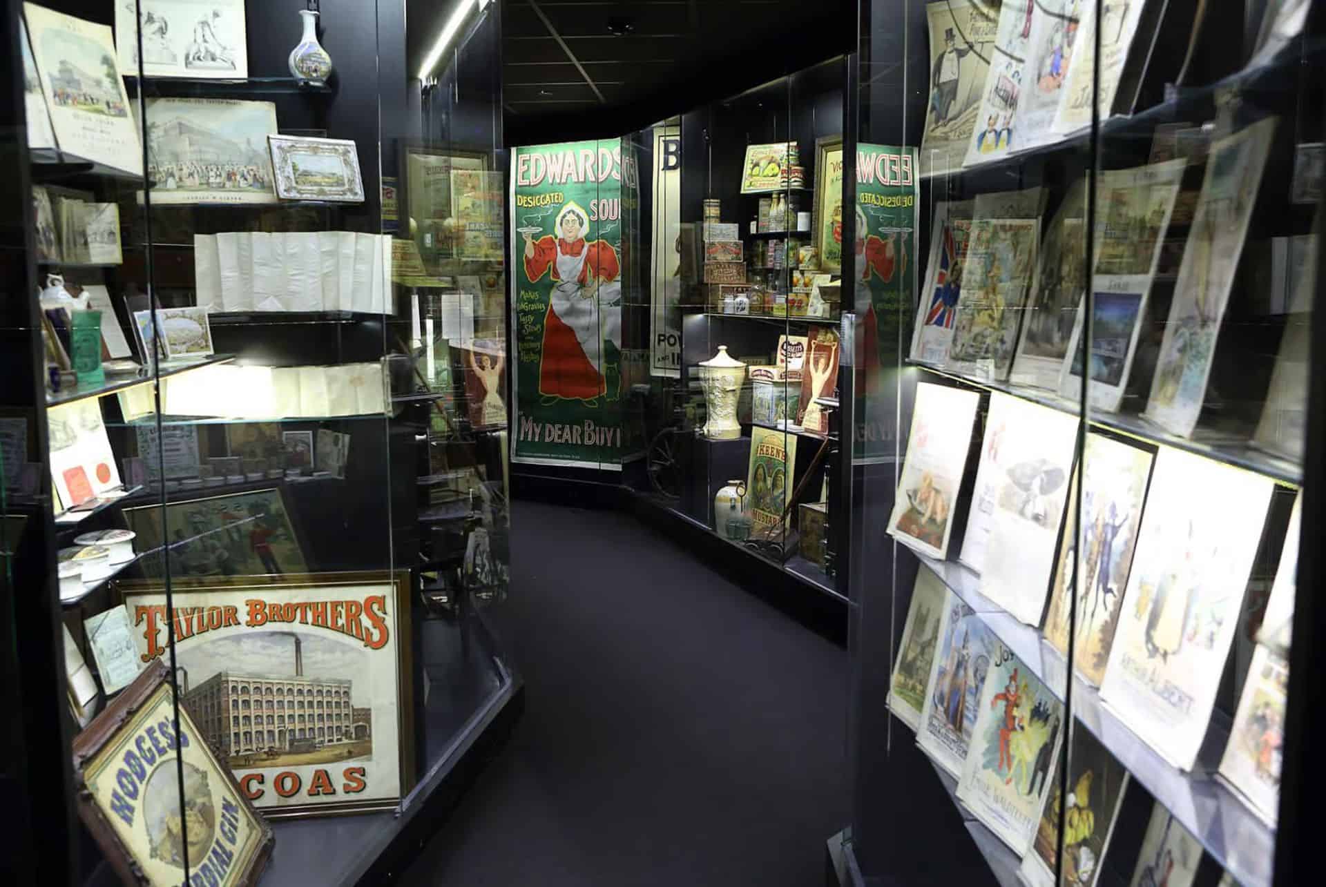 affiches museum of brands