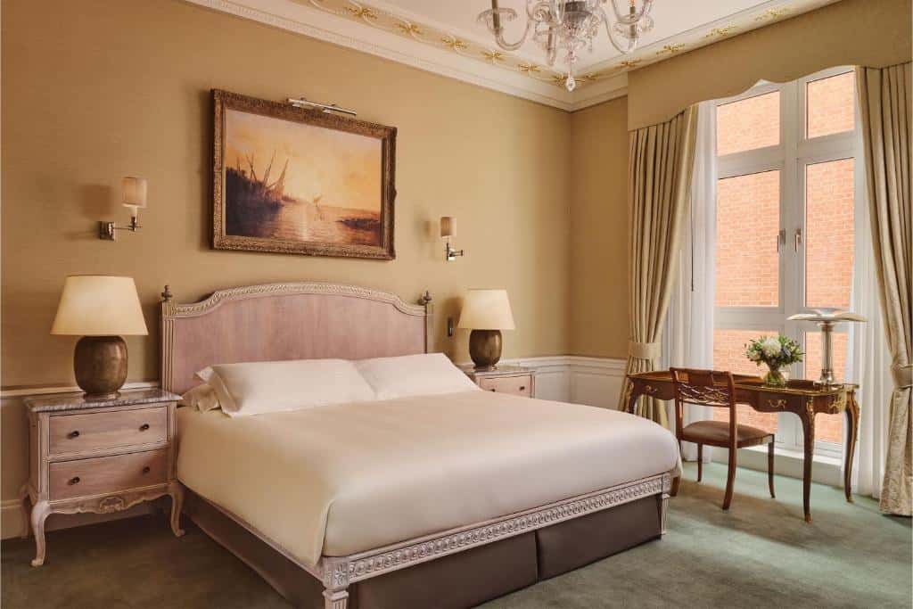 the connaught chambre
