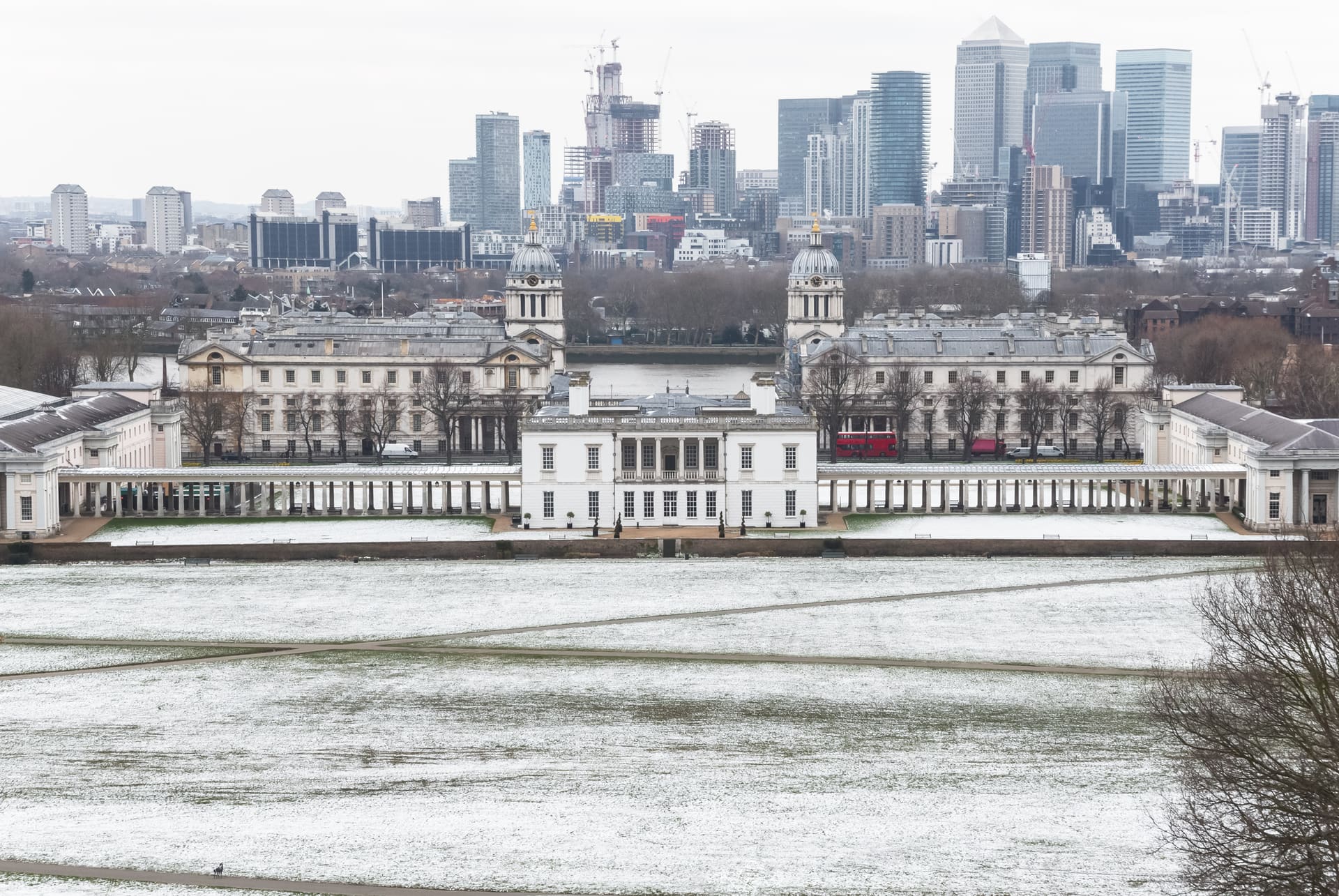 Queen’s House et Canary Wharf sous la neige à Greenwich