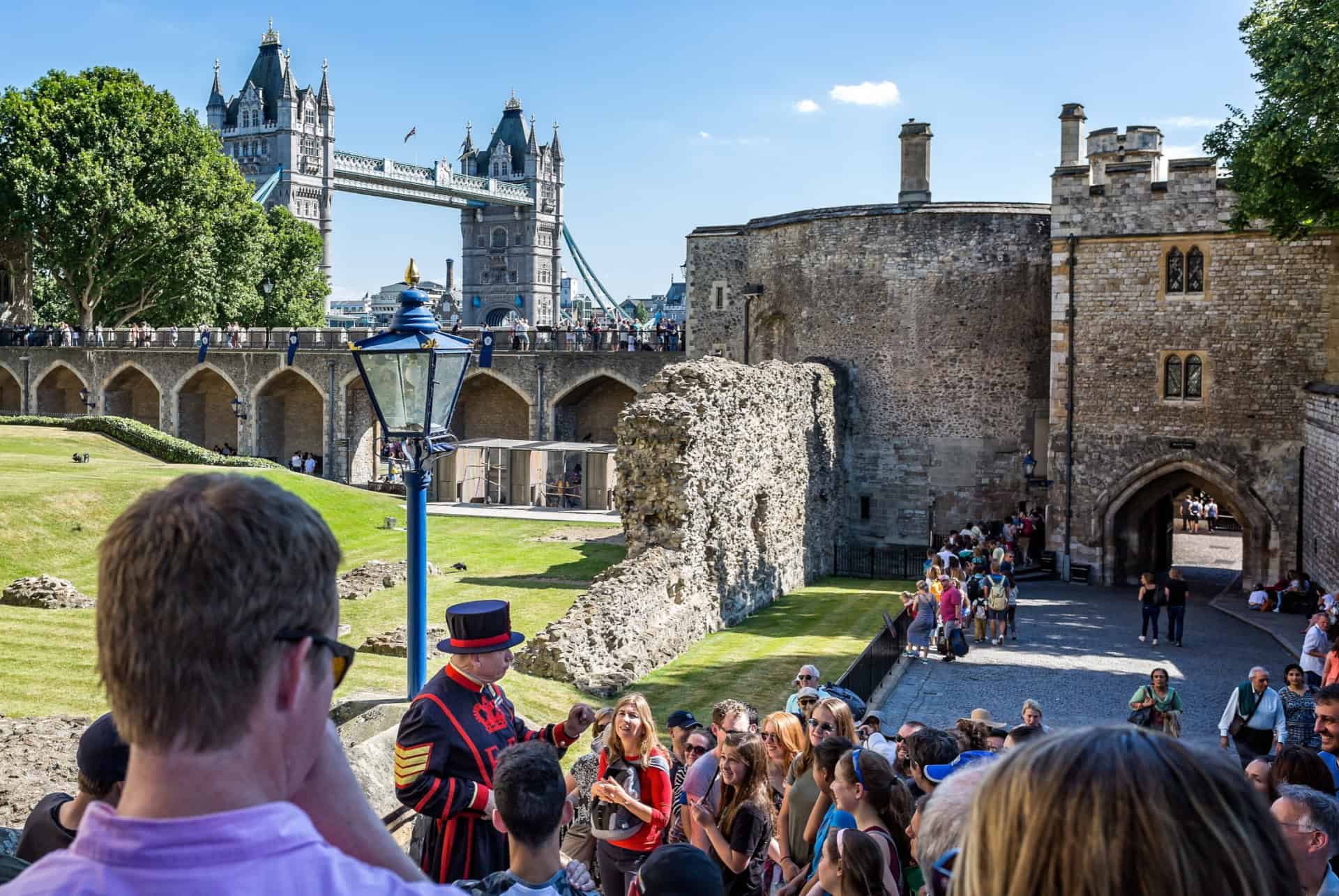 un beefeater a la tour de londres un beefeater a la tour de londres