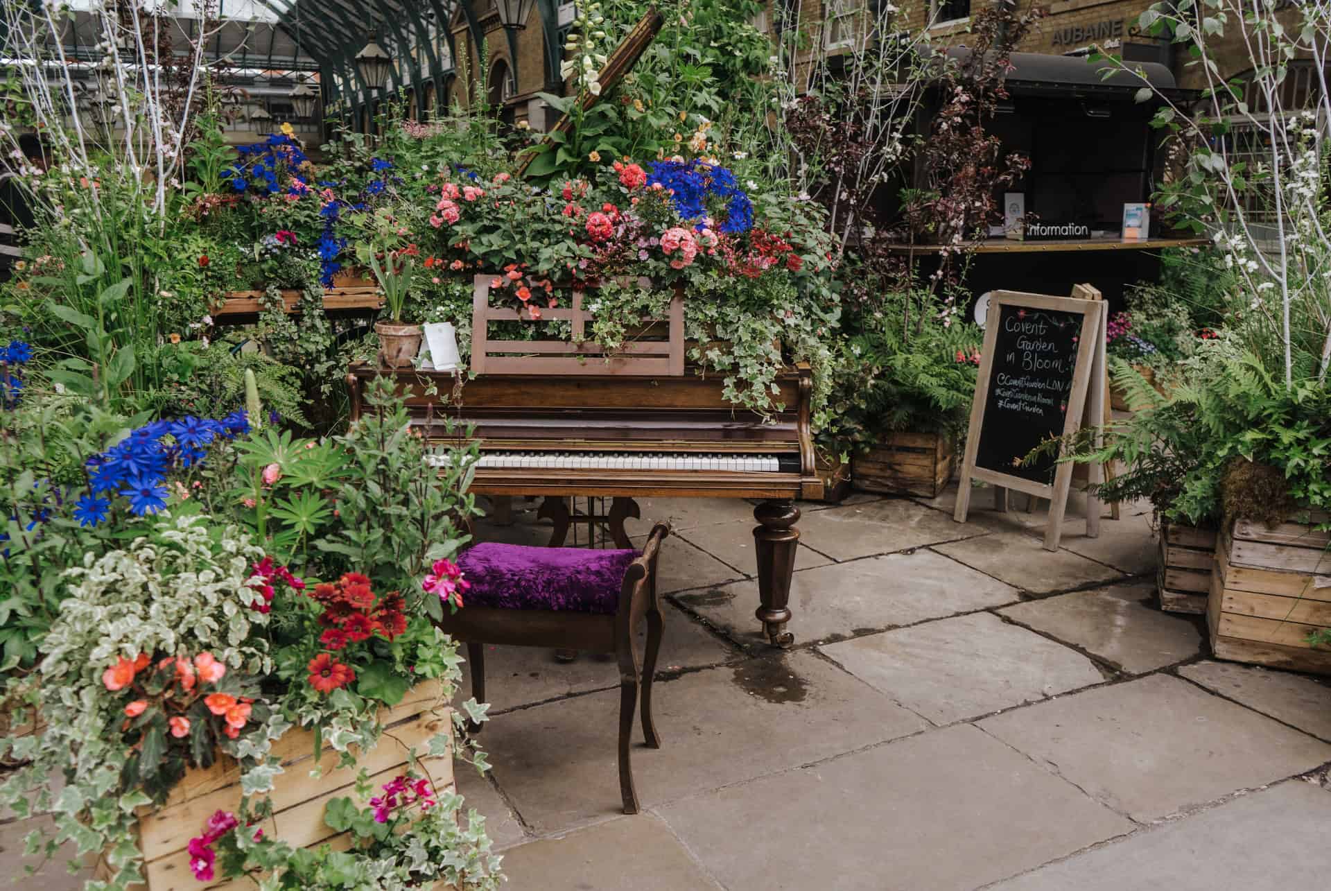 piano decore de fleurs a covent garden