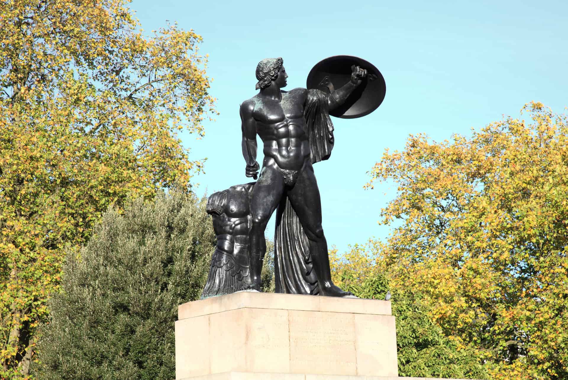 statue achille