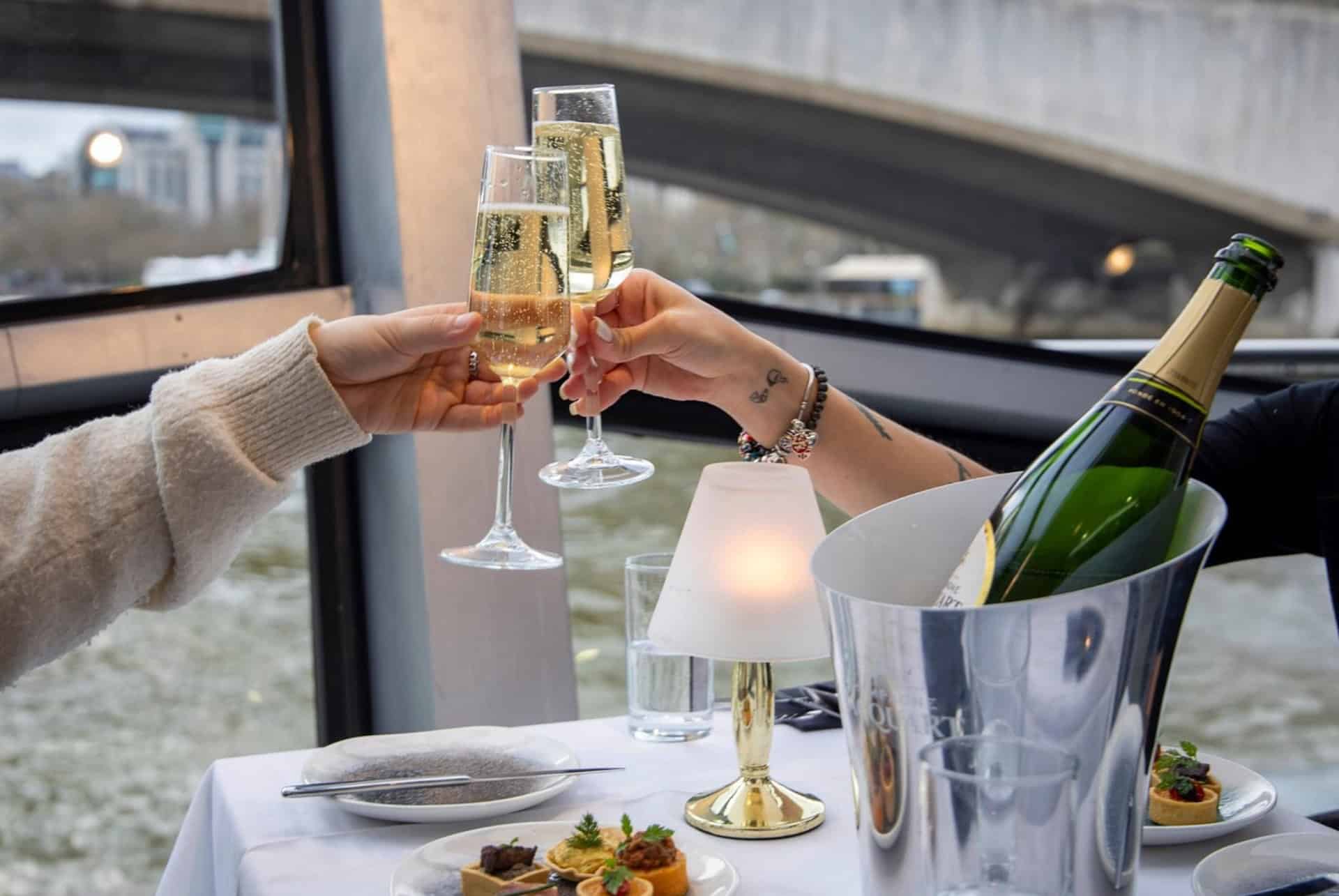 diner croisiere sur la tamise