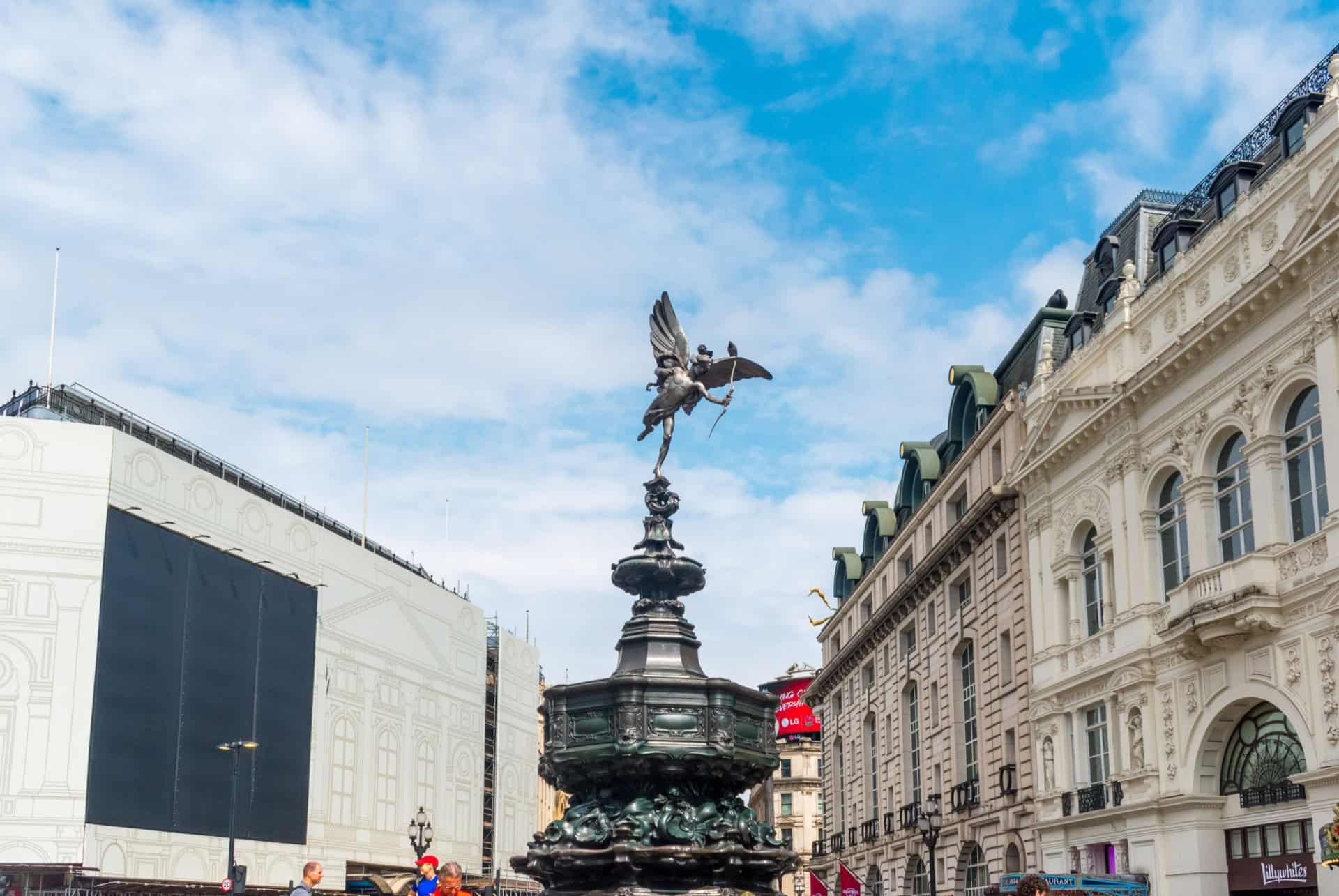 fontaine statue anteros
