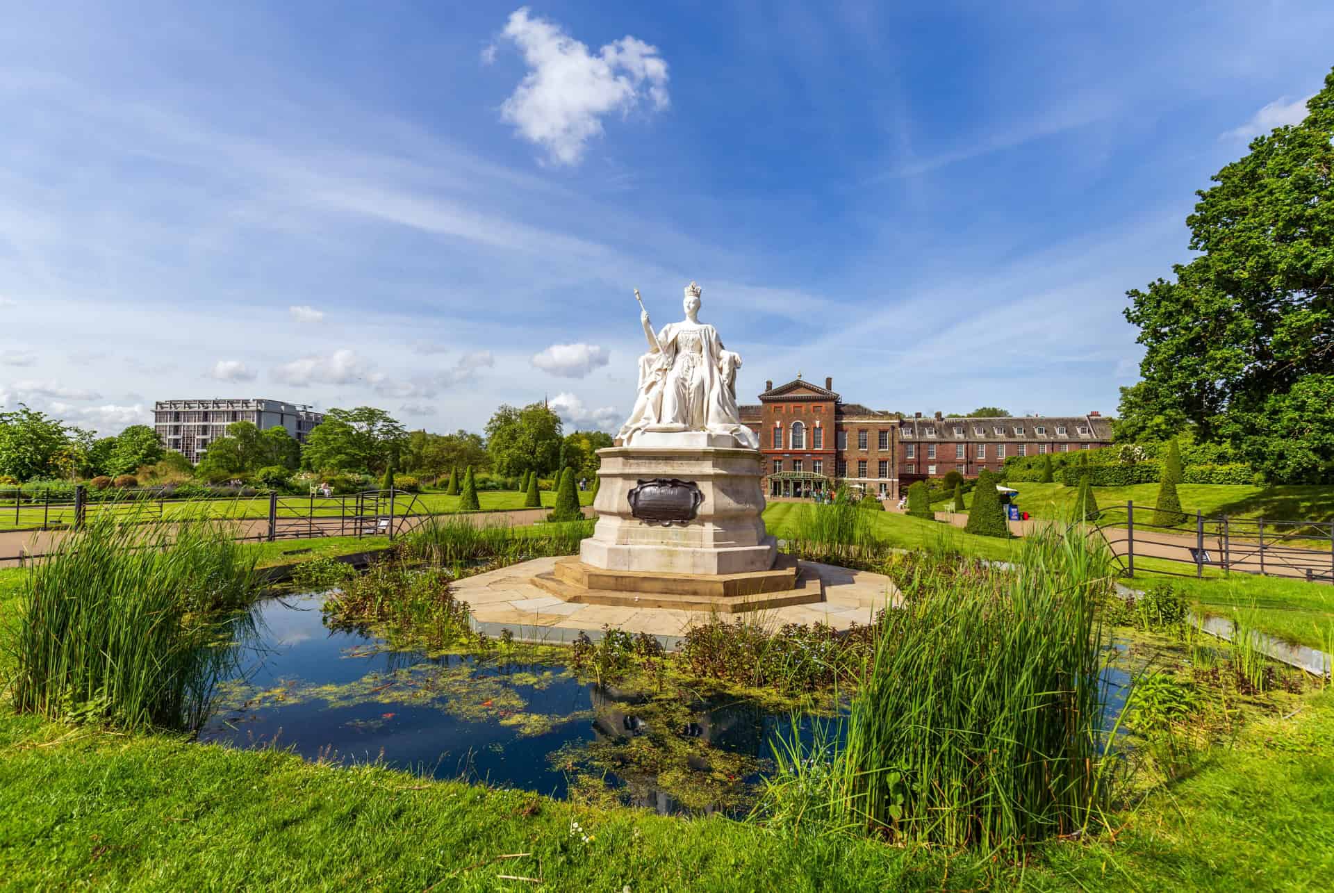 kensington gardens statue reine victoria