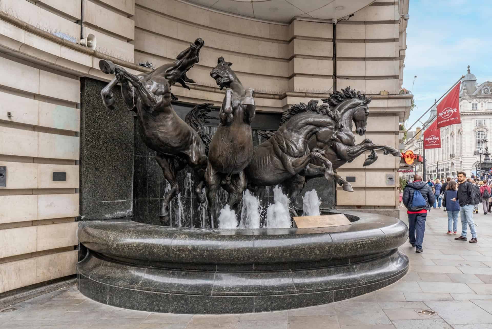 quatre chevaux fontaine helios