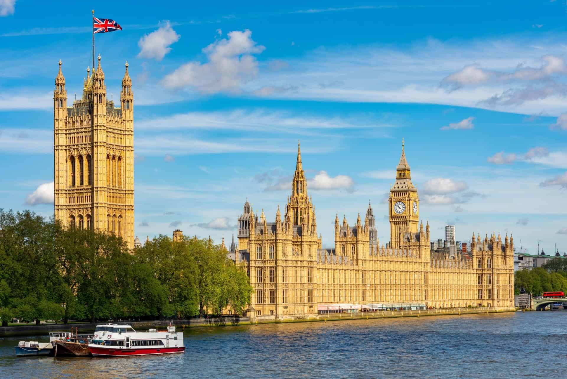 vue victoria tower union jack