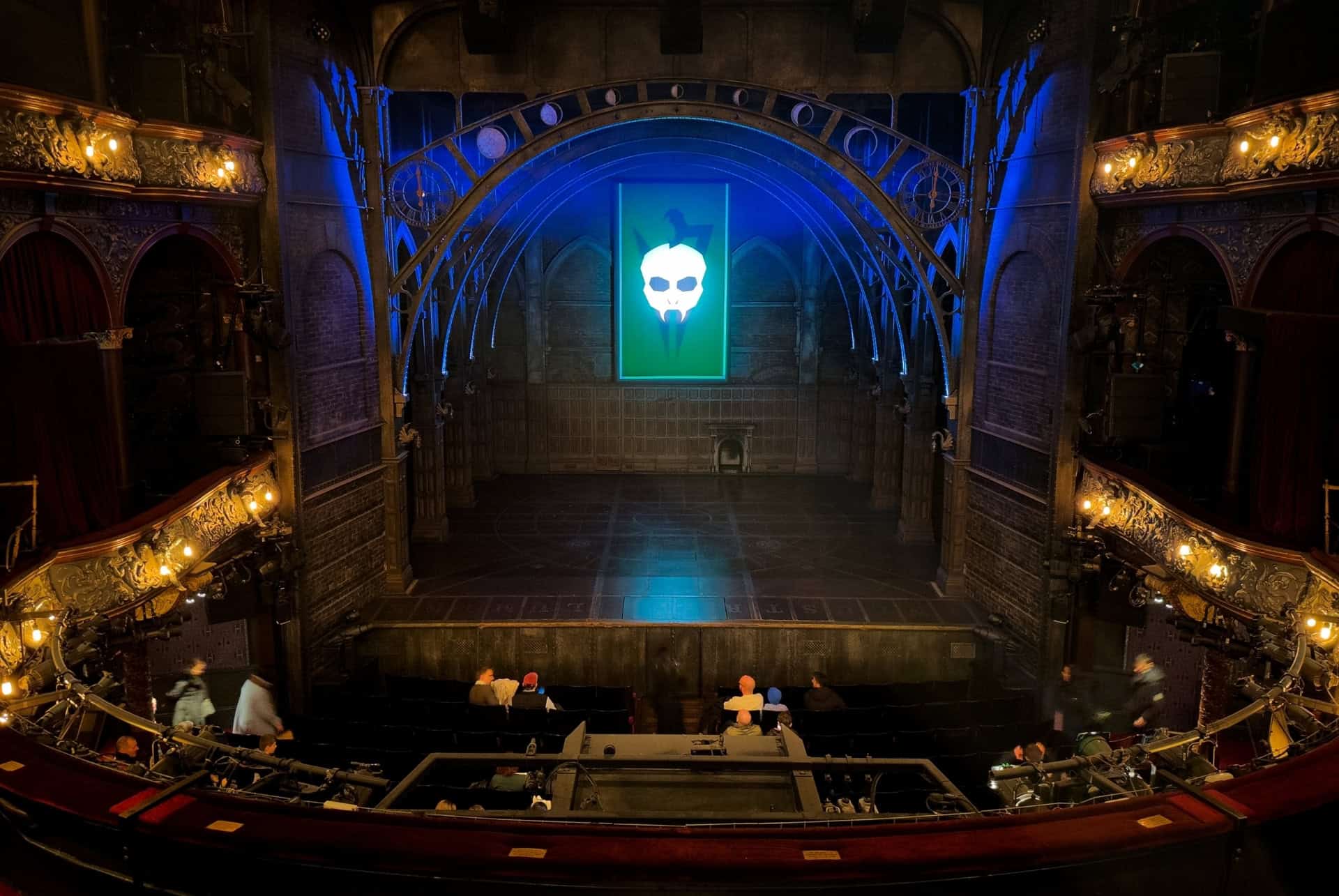 harry potter cursed child palace theater interieur